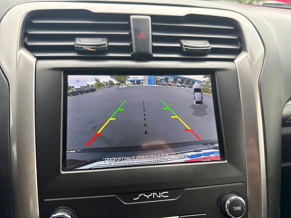 Used 2020 Ford Fusion SE FWD image 30