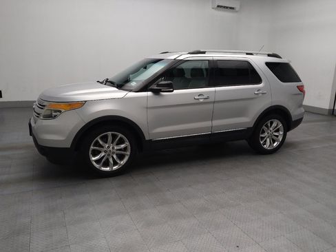 Used 2015 Ford Explorer XLT w/ Equipment Group 202B image 2