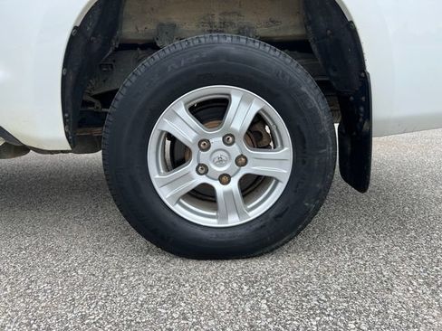 Used 2012 Toyota Tundra 4x4 CrewMax w/ Tow Pkg image 9