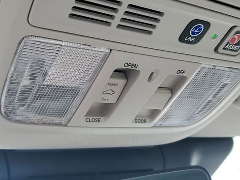 Used 2018 Honda Accord Touring image 32