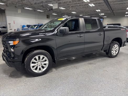 Used 2023 Chevrolet Silverado 1500 Custom image 3