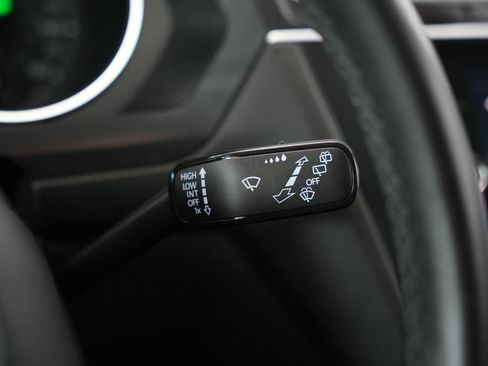 Used 2020 Volkswagen Tiguan SE image 15