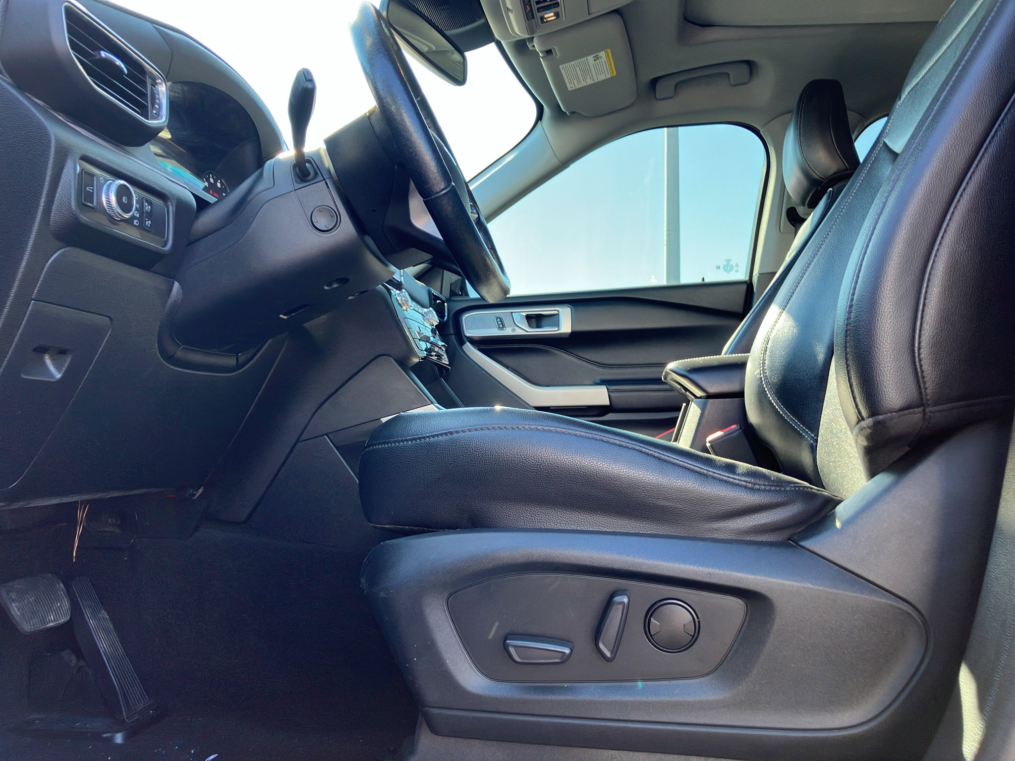 Used 2021 Ford Explorer Limited w/ Equipment Group 301A RWD image 25