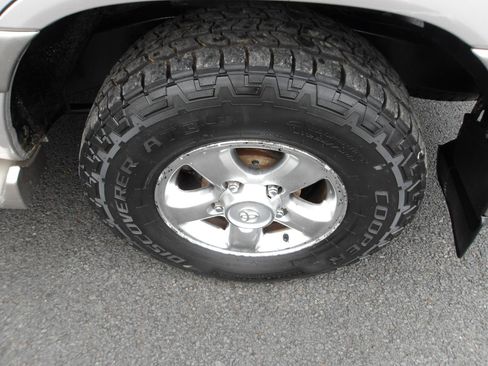 Used 2001 Toyota Land Cruiser image 23