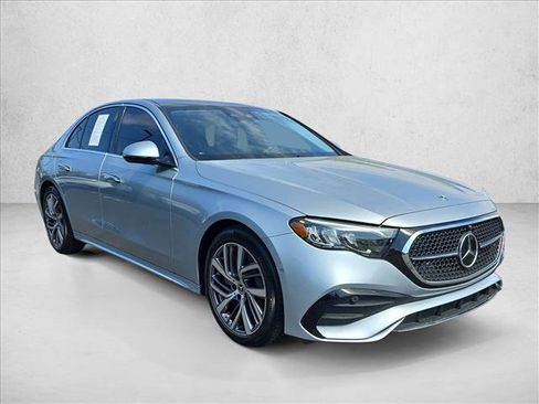 Used 2025 Mercedes-Benz E 450 4MATIC Sedan image 3
