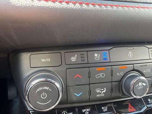 Used 2025 Dodge Durango GT AWD/4WD image 19