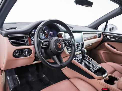 Used 2023 Porsche Macan image 6