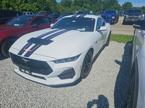 Used 2024 Ford Mustang GT RWD image 3
