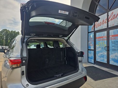 Used 2022 Toyota Highlander XLE image 92