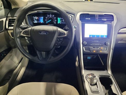 Used 2020 Ford Fusion SE FWD image 22
