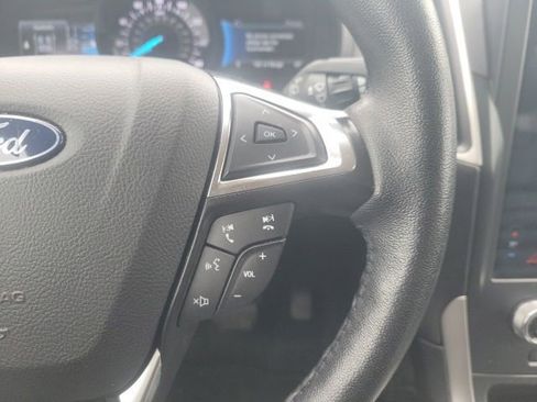 Used 2024 Ford Edge SEL image 11