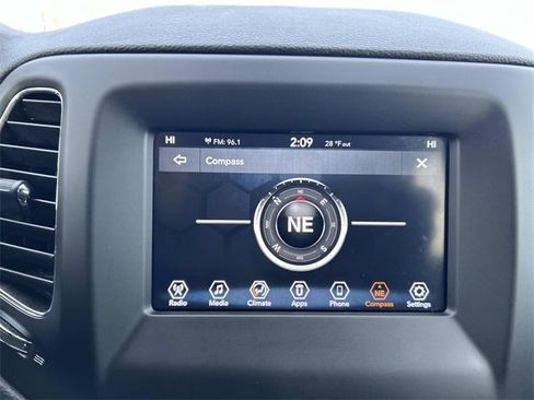 Used 2019 Jeep Compass Latitude image 32