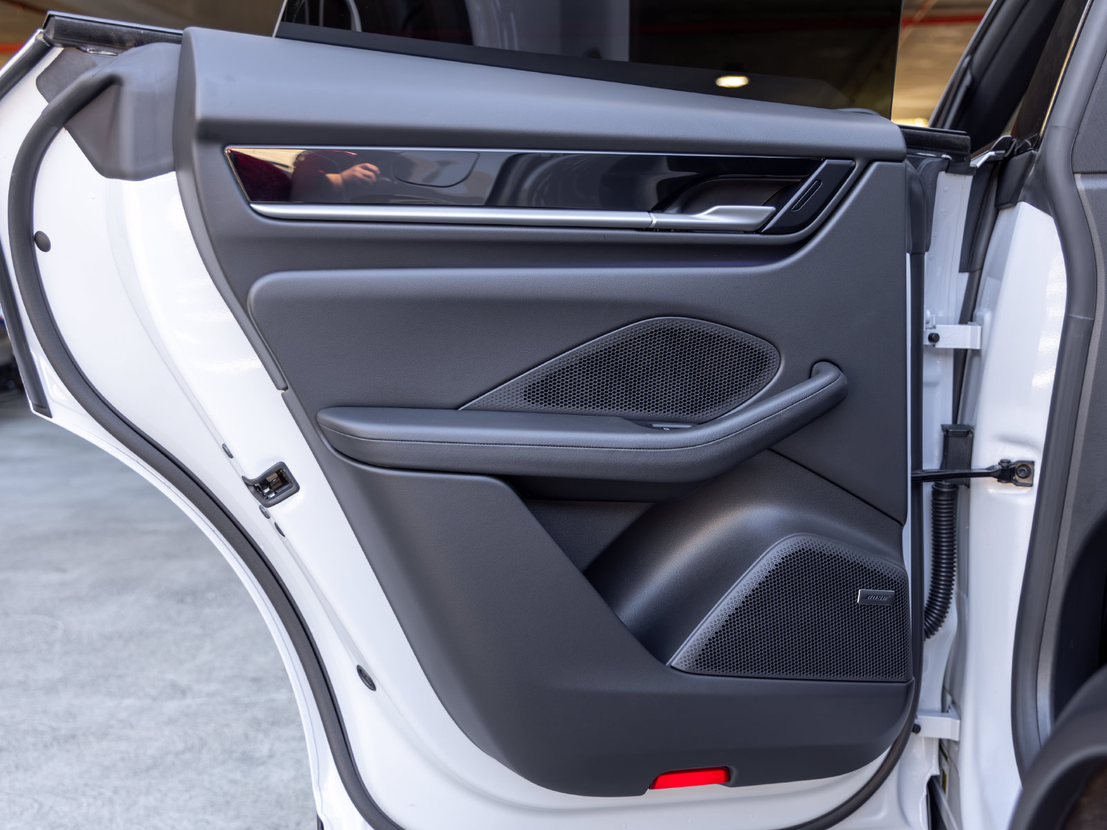 Certified 2025 Porsche Macan Electric RWD image 45