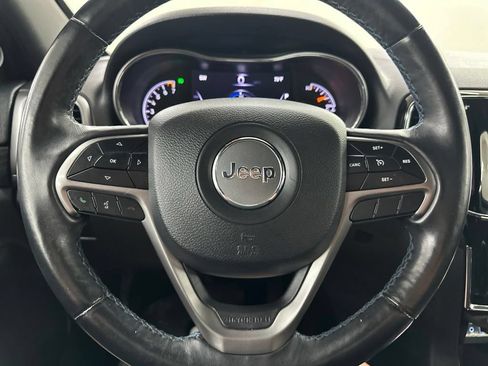 Used 2019 Jeep Grand Cherokee Laredo AWD/4WD image 42