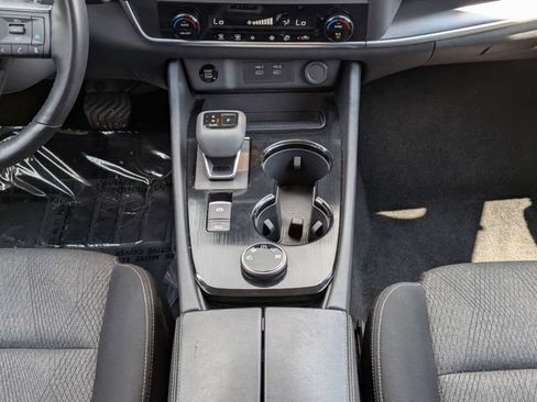 Used 2025 Nissan Rogue SV AWD/4WD image 20