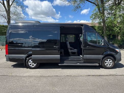 Used 2024 Mercedes-Benz Sprinter 2500 image 23