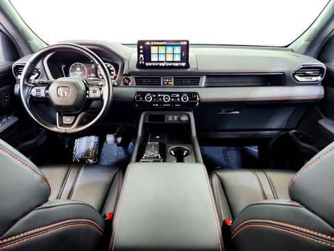 Used 2023 Honda Pilot TrailSport image 17