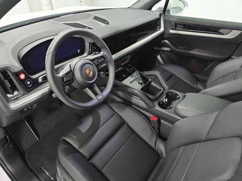Certified 2026 Porsche Cayenne AWD/4WD image 4