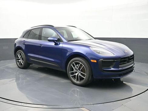 Certified 2025 Porsche Macan image 24