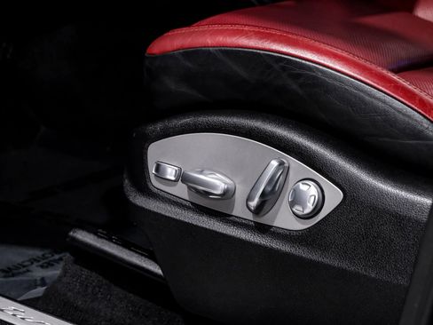 Used 2017 Porsche Macan Turbo image 35