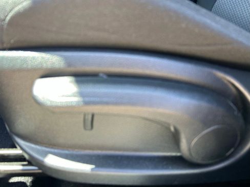 Used 2025 Kia Soul LX w/ LX Technology Package FWD image 28