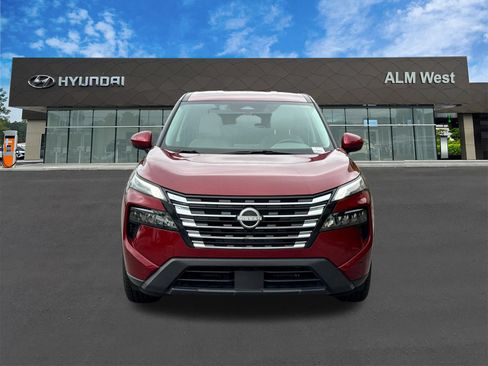 Used 2025 Nissan Rogue SV FWD image 2