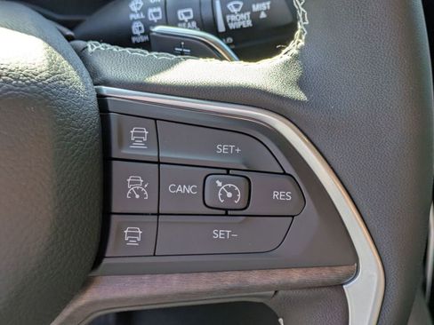 New 2025 Jeep Grand Cherokee Limited image 18