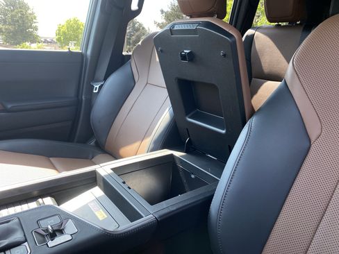 Used 2025 Lexus GX 550 w/ Accessory Package (2T) AWD/4WD image 46