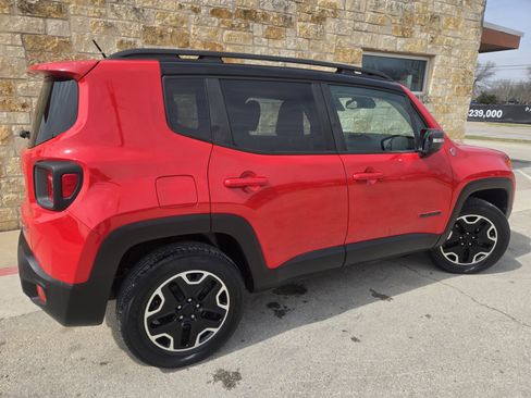 Used 2017 Jeep Renegade Trailhawk w/ Premium Trailhawk Package image 20