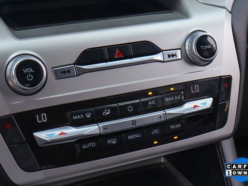 Used 2021 Ford Explorer XLT image 25