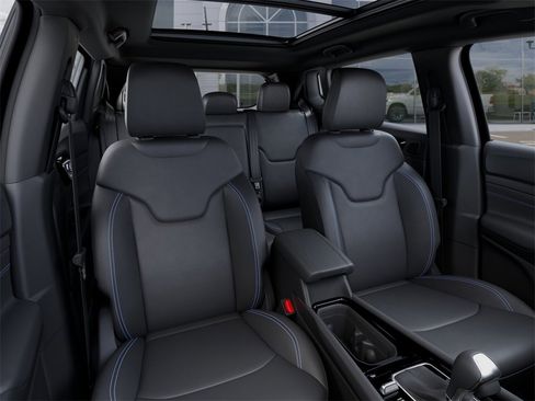New 2025 Jeep Compass Limited w/ High Altitude Package image 32