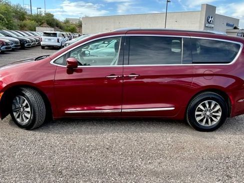 Used 2020 Chrysler Pacifica Touring-L Plus FWD image 2