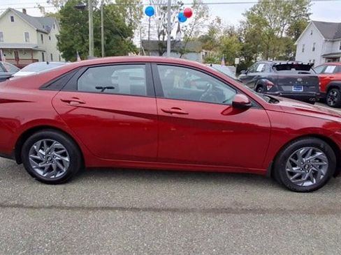 Certified 2024 Hyundai Elantra SEL image 9