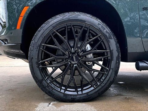 New 2026 Chevrolet Suburban Z71 w/ Comfort Package AWD/4WD image 9