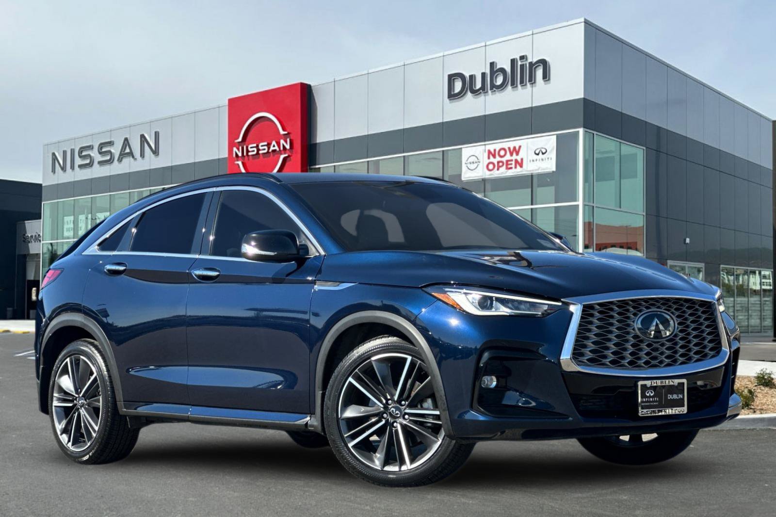 Certified 2023 INFINITI QX55 Luxe w/ Cargo Package AWD/4WD image 2
