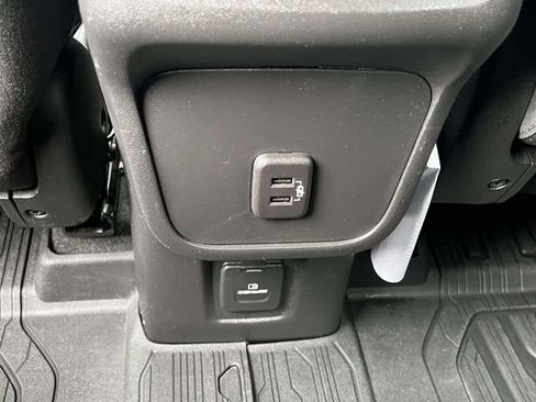 Used 2023 GMC Terrain SLE w/ Driver Convenience Package image 16