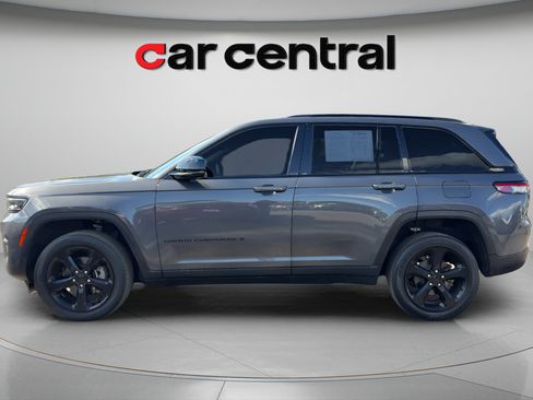 Used 2023 Jeep Grand Cherokee Altitude AWD/4WD image 2