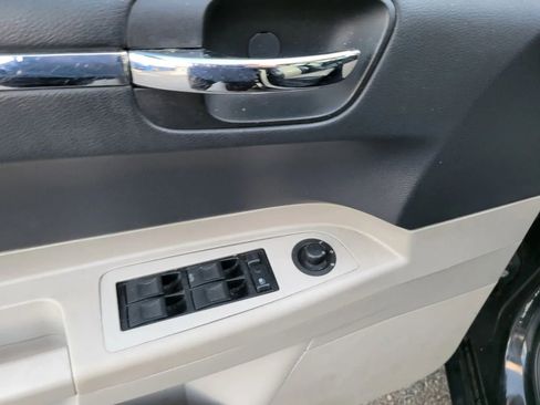 Used 2005 Chrysler 300 Touring image 20