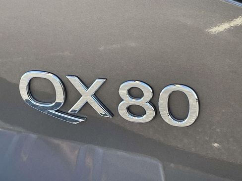 Used 2016 INFINITI QX80 Luxe w/ 22" Wheel Package image 9