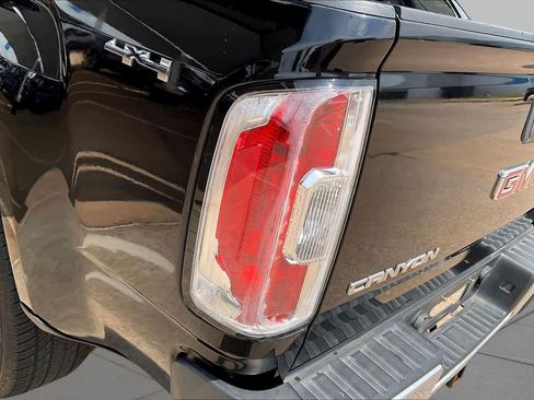 Used 2015 GMC Canyon SLT w/ Driver Alert Package AWD/4WD image 28