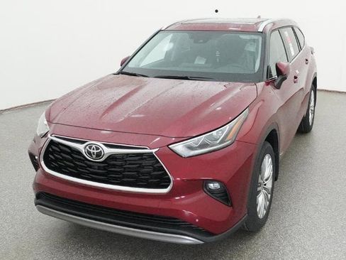 New 2026 Toyota Highlander Platinum image 16