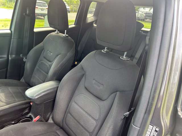 Used 2016 Jeep Renegade Latitude AWD/4WD image 8