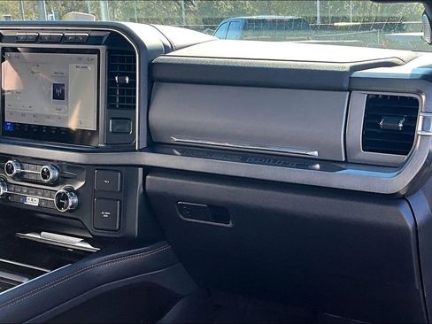 Used 2024 Ford F250 Platinum image 25