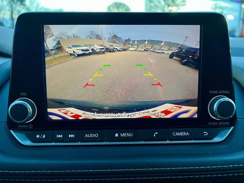 Used 2023 Nissan Rogue S image 28