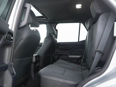 Used 2025 Toyota 4Runner TRD Off-Road Premium AWD/4WD image 19