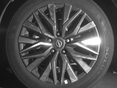Used 2025 Nissan Altima 2.5 SV FWD image 12