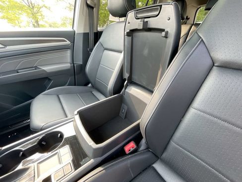 Used 2022 Volkswagen Atlas SE w/ Panoramic Sunroof Package FWD image 24