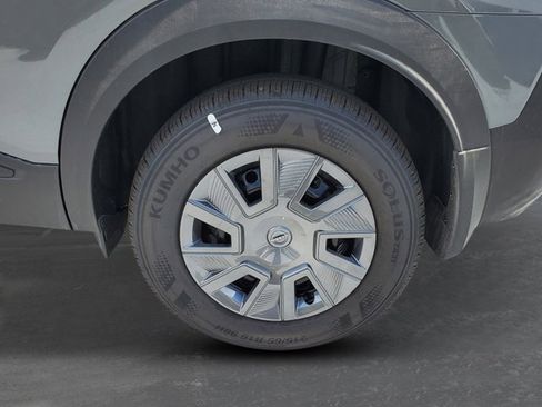 New 2025 Nissan Kicks S image 11