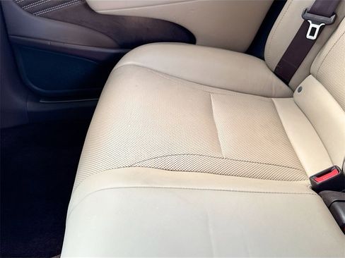 Used 2019 Lexus LS 500 w/ Accessory Package (Z2) image 29