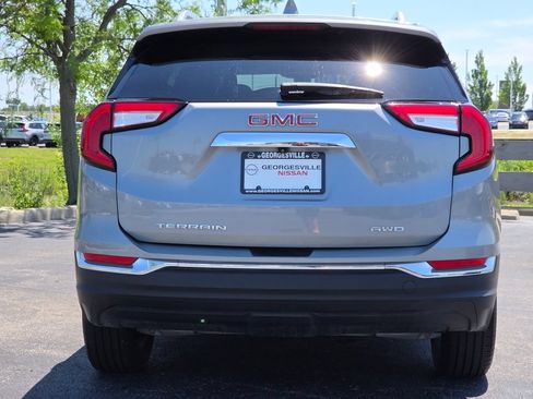 Used 2024 GMC Terrain SLT AWD/4WD image 14